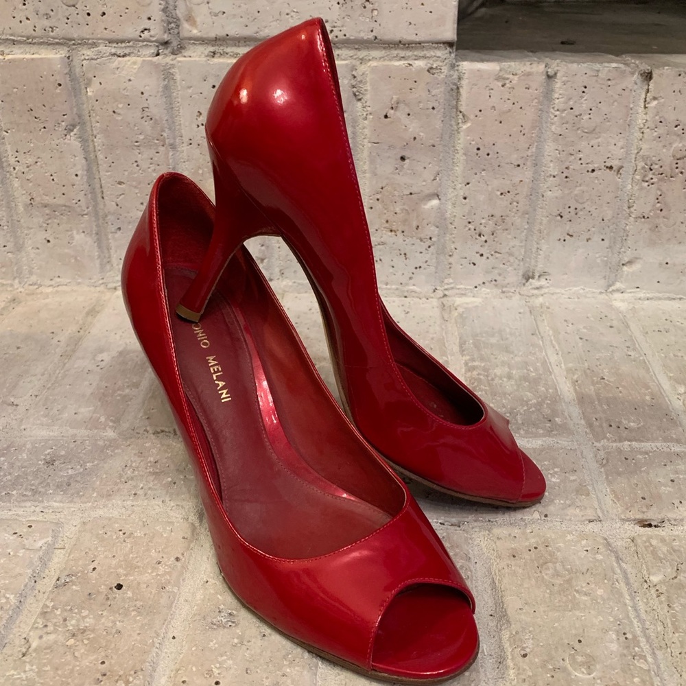 Gorgeous ruby patent peep toe heels 👠💋